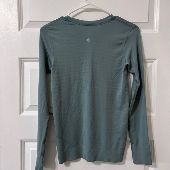 New Swiftly Relaxed Long
Sleeve - Picture 3 of 3